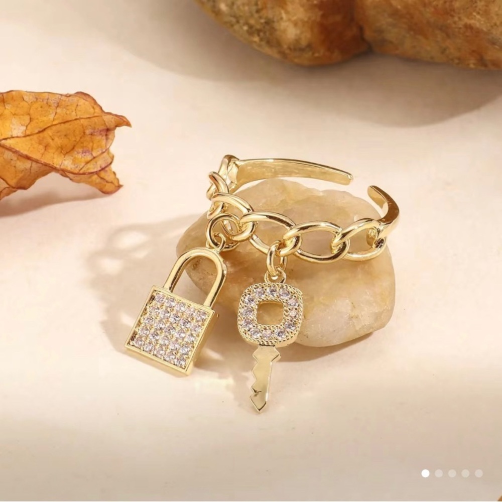 Unique chain key‎ open adjustable ring